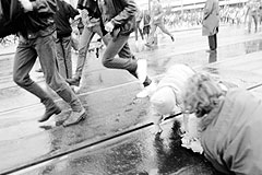 Gewaltsamer Einsatz der Sicherheitsorgane gegen Demonstranten am 7. Oktober 1989 in Leipzig.